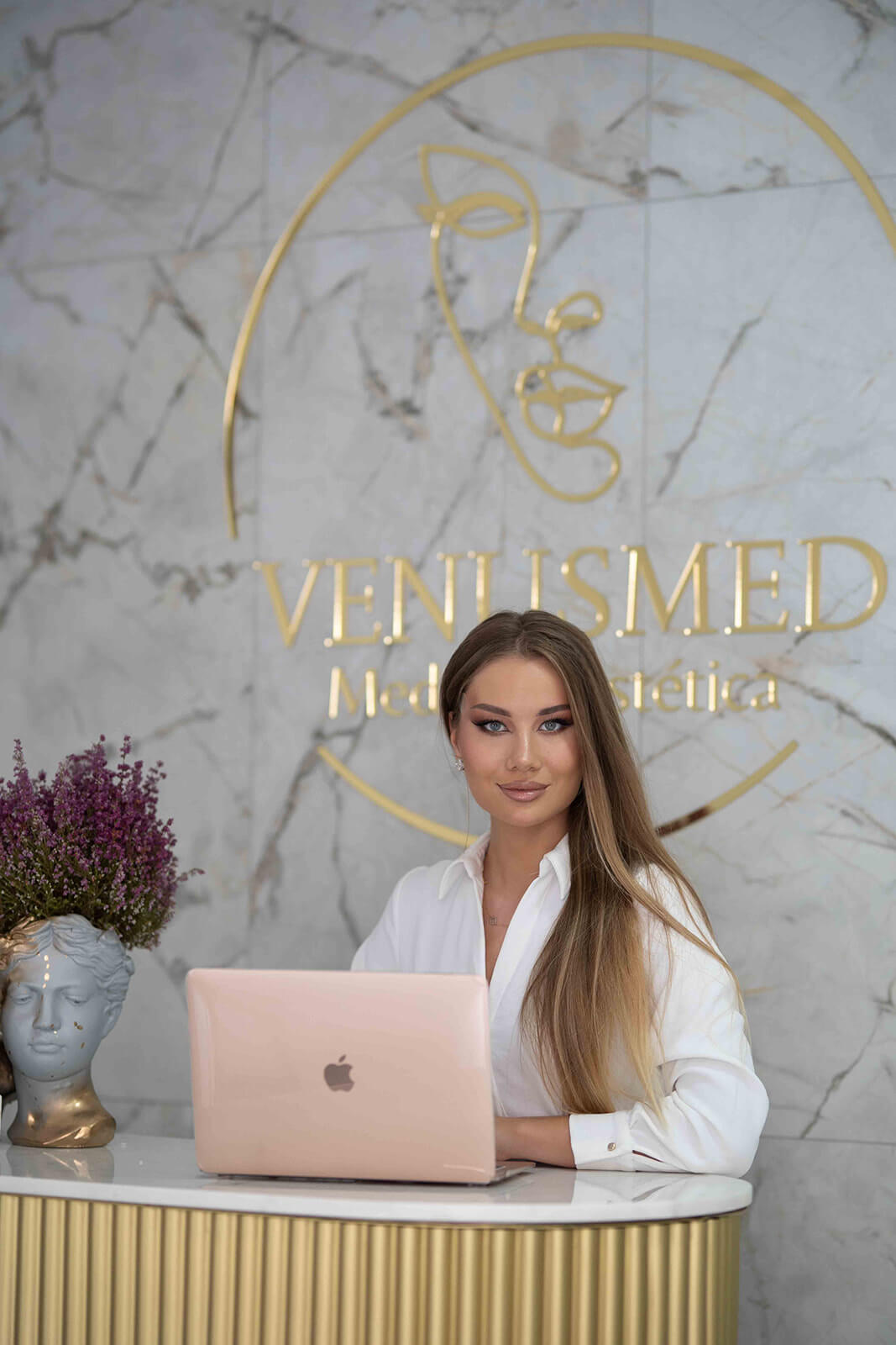 CEO de la clinica Kris